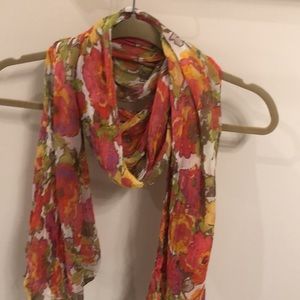 FRAAS beautiful colorful floral scarf